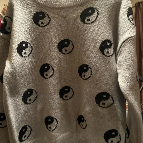 Sweater, grey with black decor! Size M - Picture 5 of 6